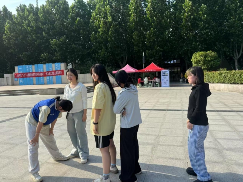 12-艺术设计学院—一衣到底_副本.jpg